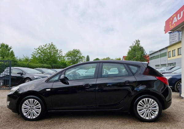 Opel Astra cena 25900 przebieg: 117000, rok produkcji 2012 z Żnin małe 781